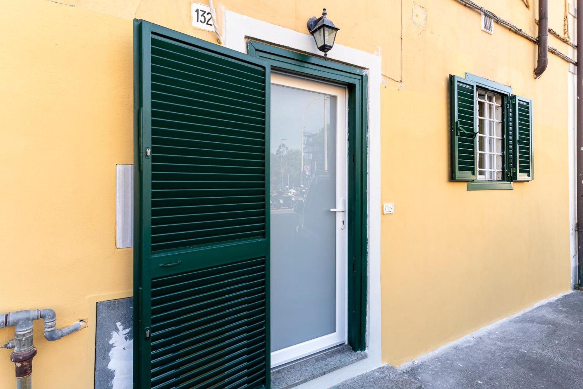 Livorno Yellow Apartament Near The Sea Exterior photo